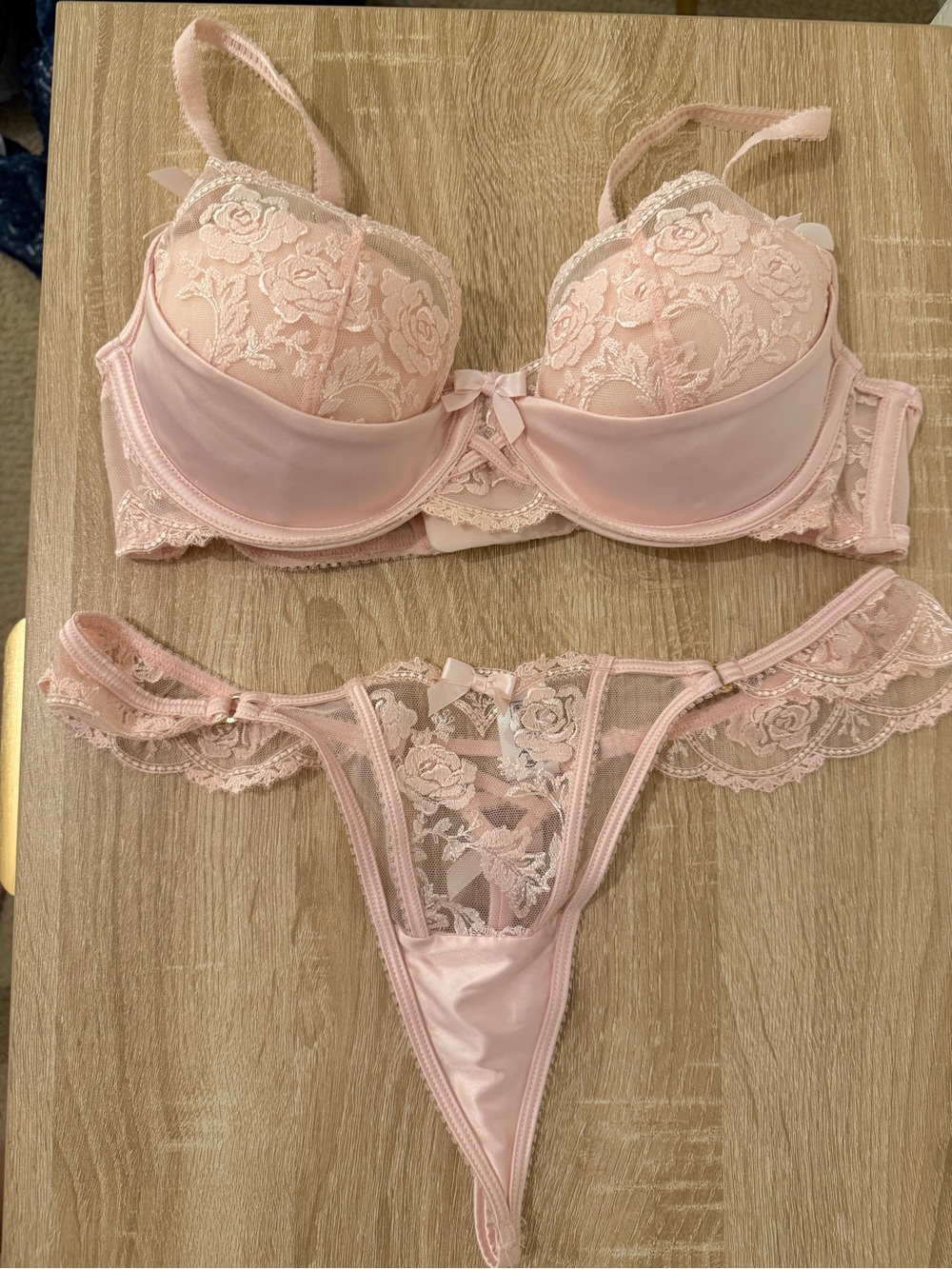 NWOT Lounge Intimates Delicate Lace Push-Up Bra & G String Set in Light Pink